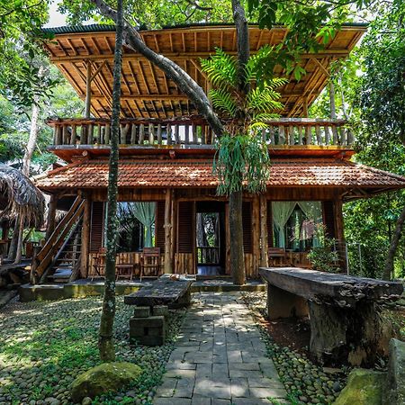 Отель Omunity Bali Сингараджа Экстерьер фото