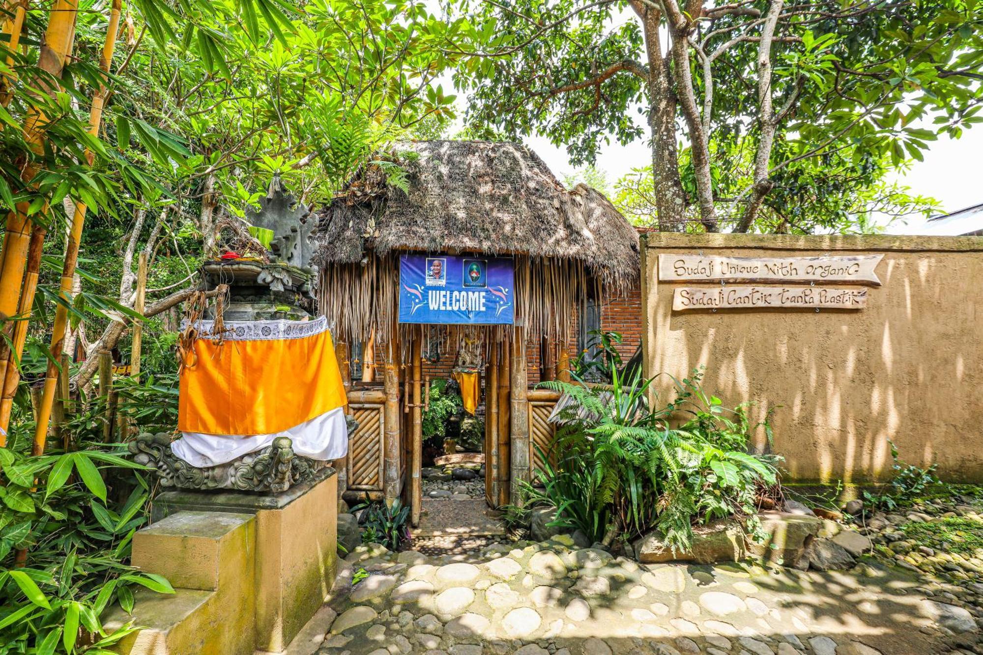 Отель Omunity Bali Сингараджа Экстерьер фото