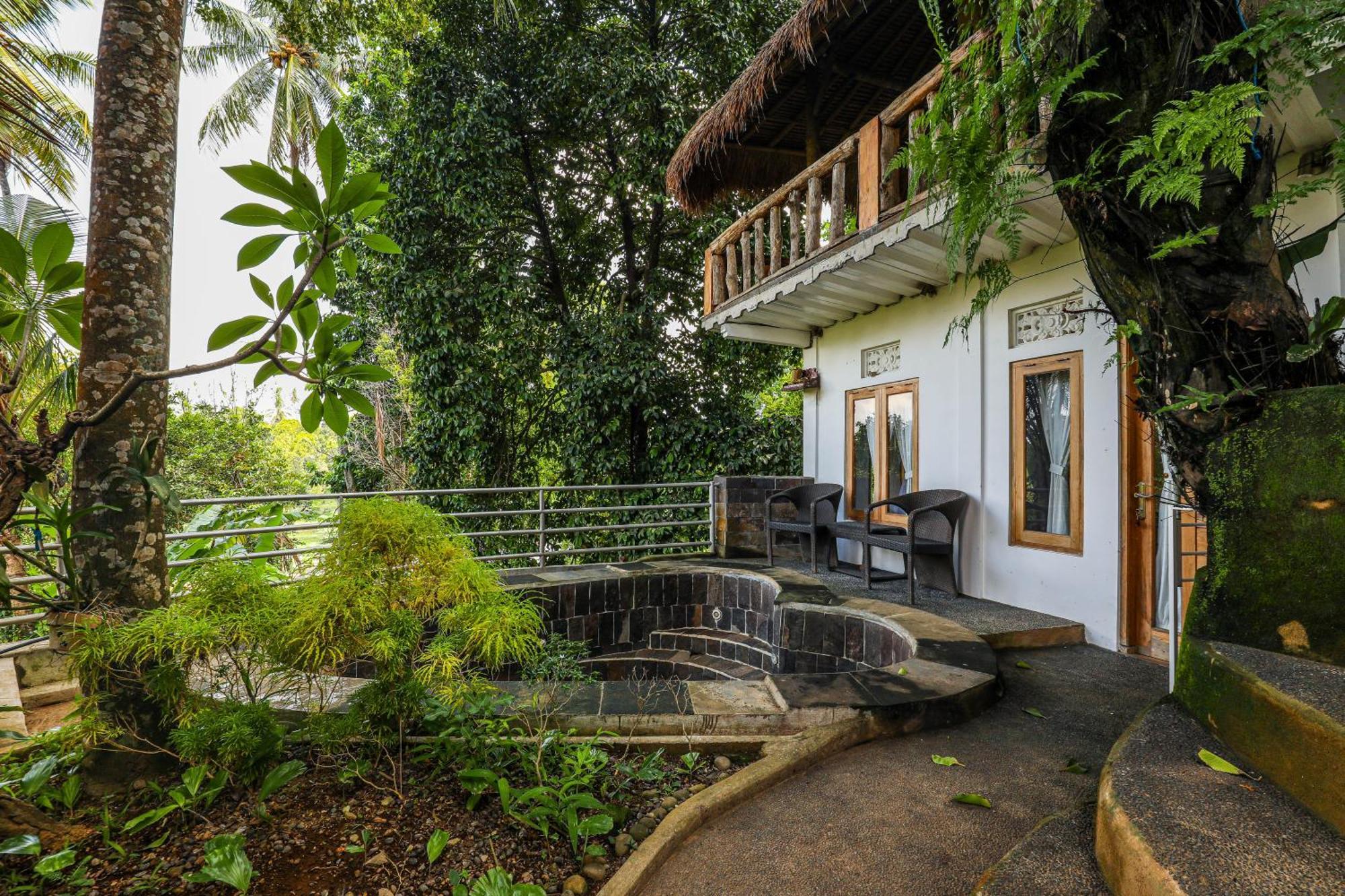 Отель Omunity Bali Сингараджа Экстерьер фото