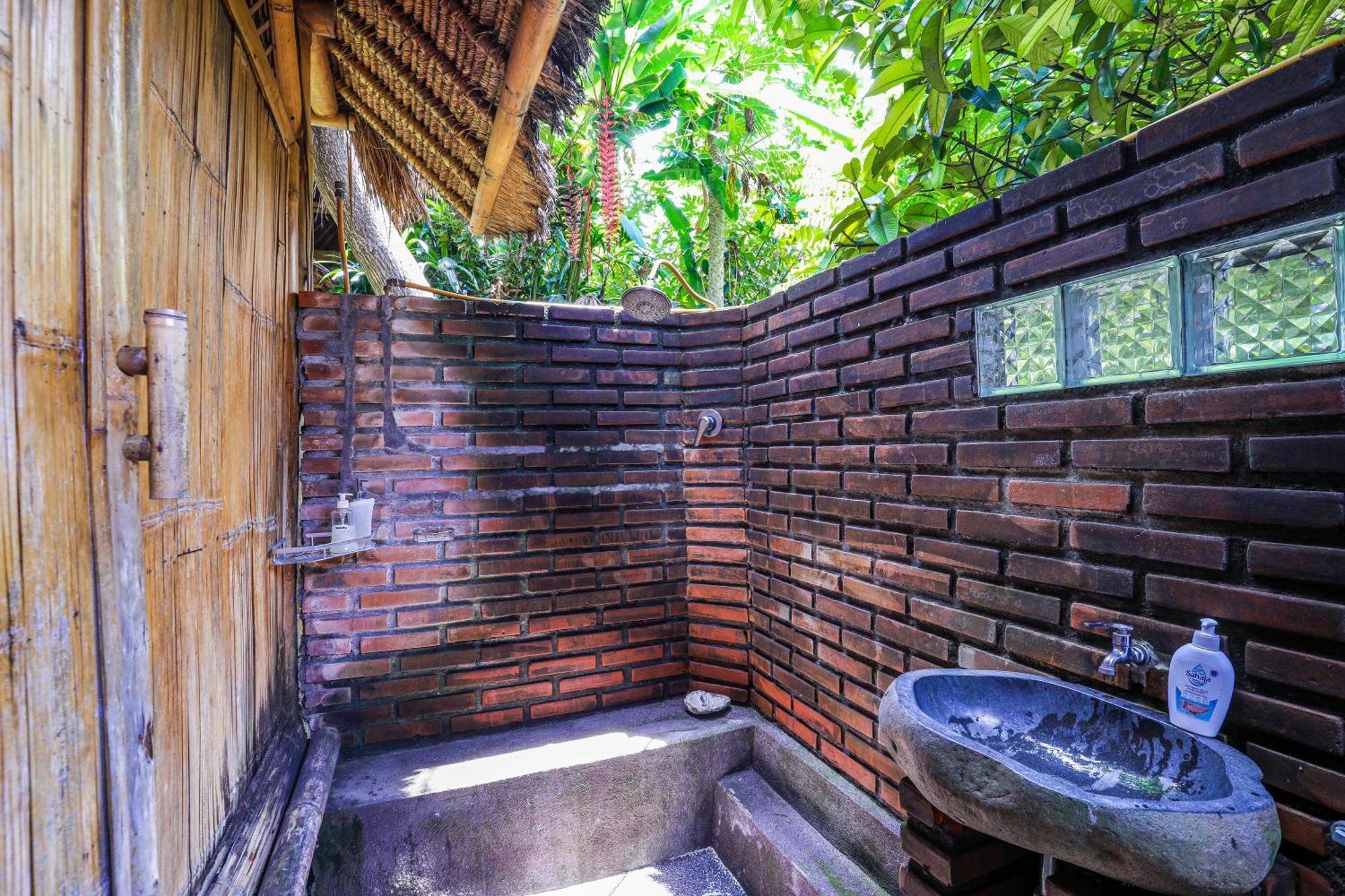 Отель Omunity Bali Сингараджа Экстерьер фото