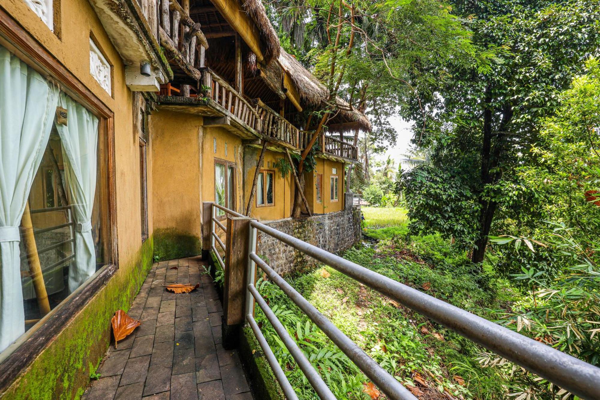 Отель Omunity Bali Сингараджа Экстерьер фото