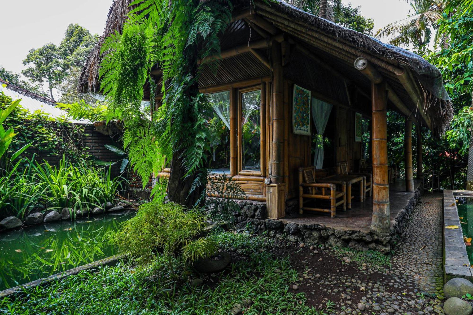 Отель Omunity Bali Сингараджа Экстерьер фото