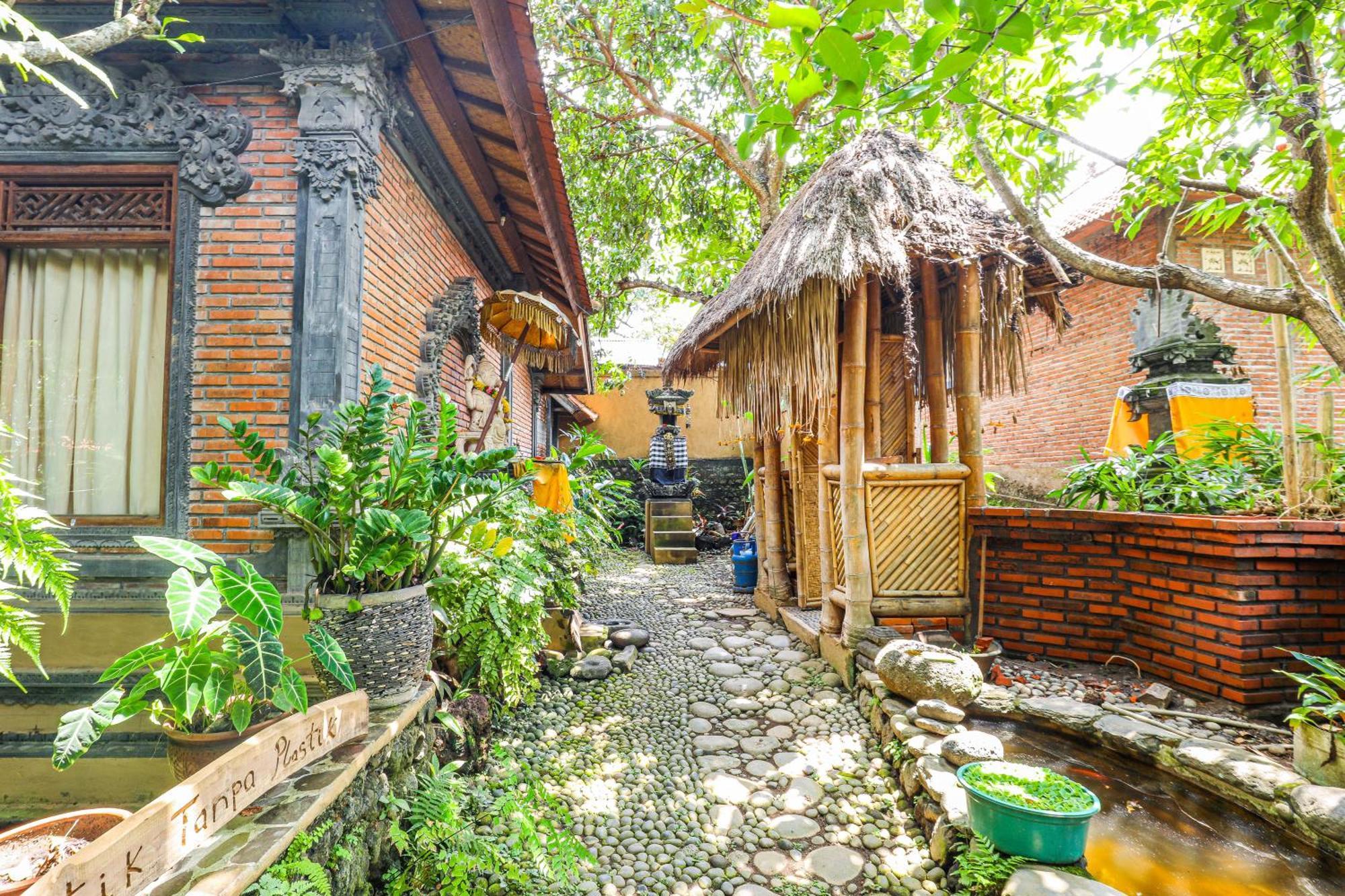 Отель Omunity Bali Сингараджа Экстерьер фото