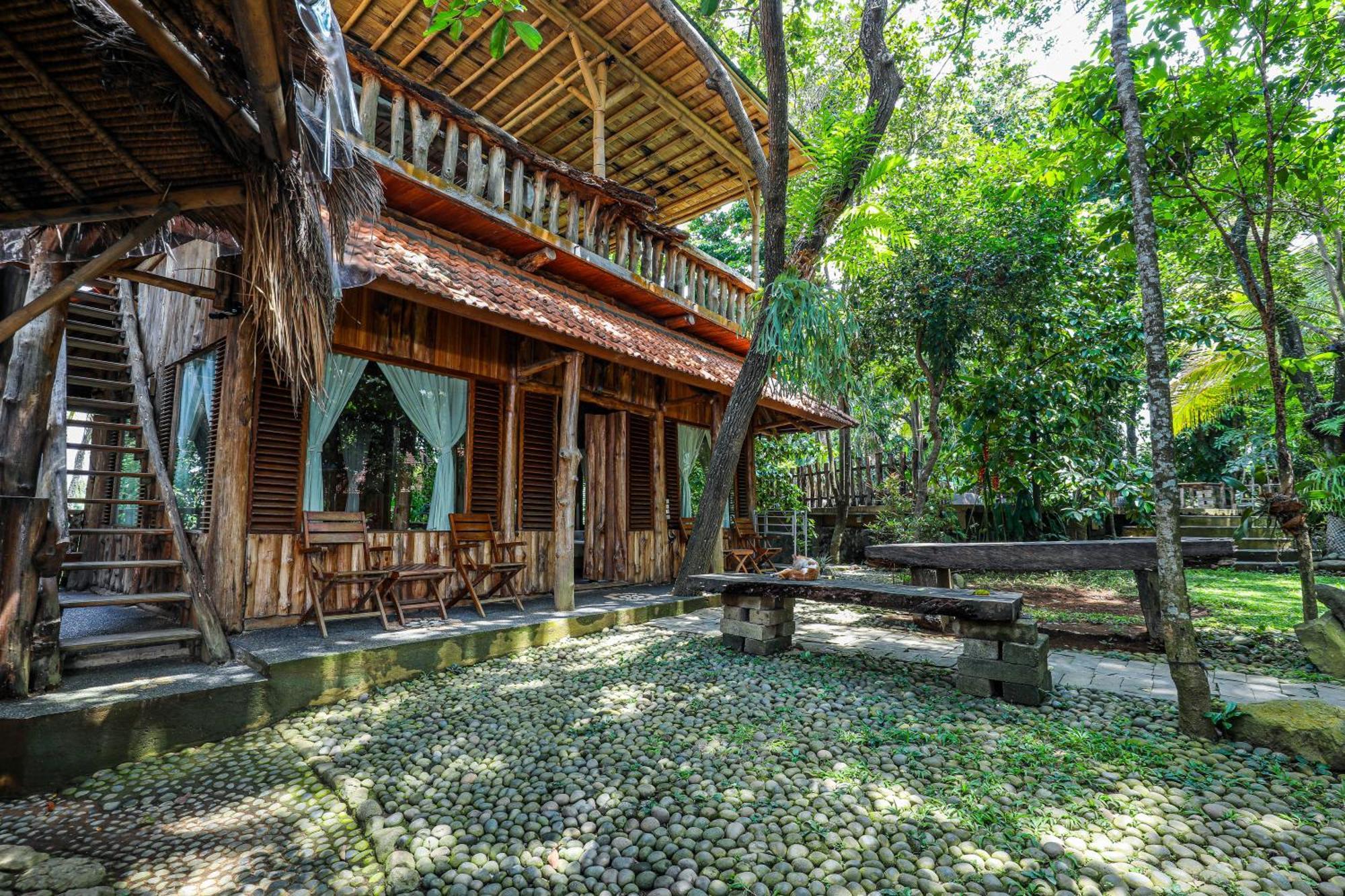 Отель Omunity Bali Сингараджа Экстерьер фото